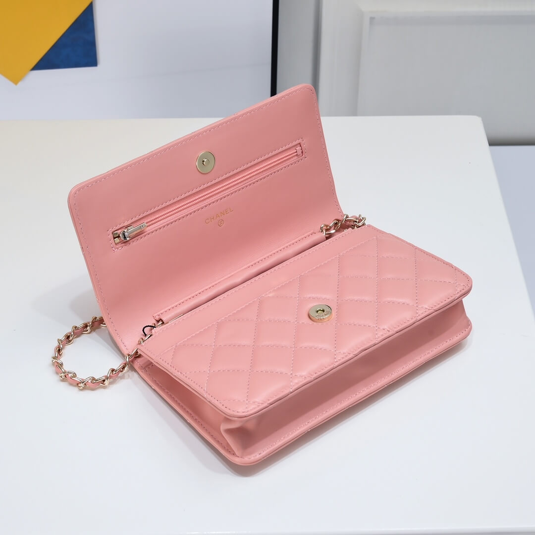 Ch**el classic chain wallet