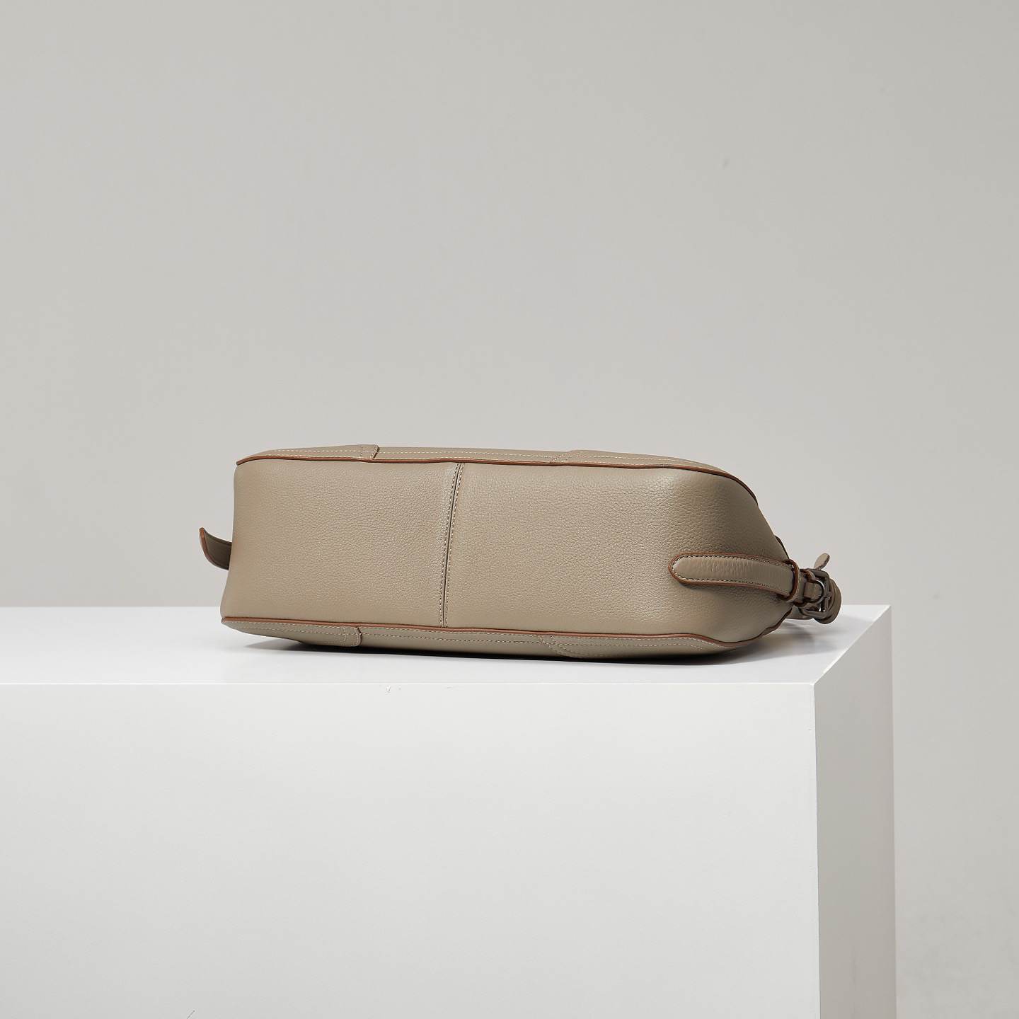 Pra*a Aimèe large leather shoulder bag(HIGH-END GRADE)