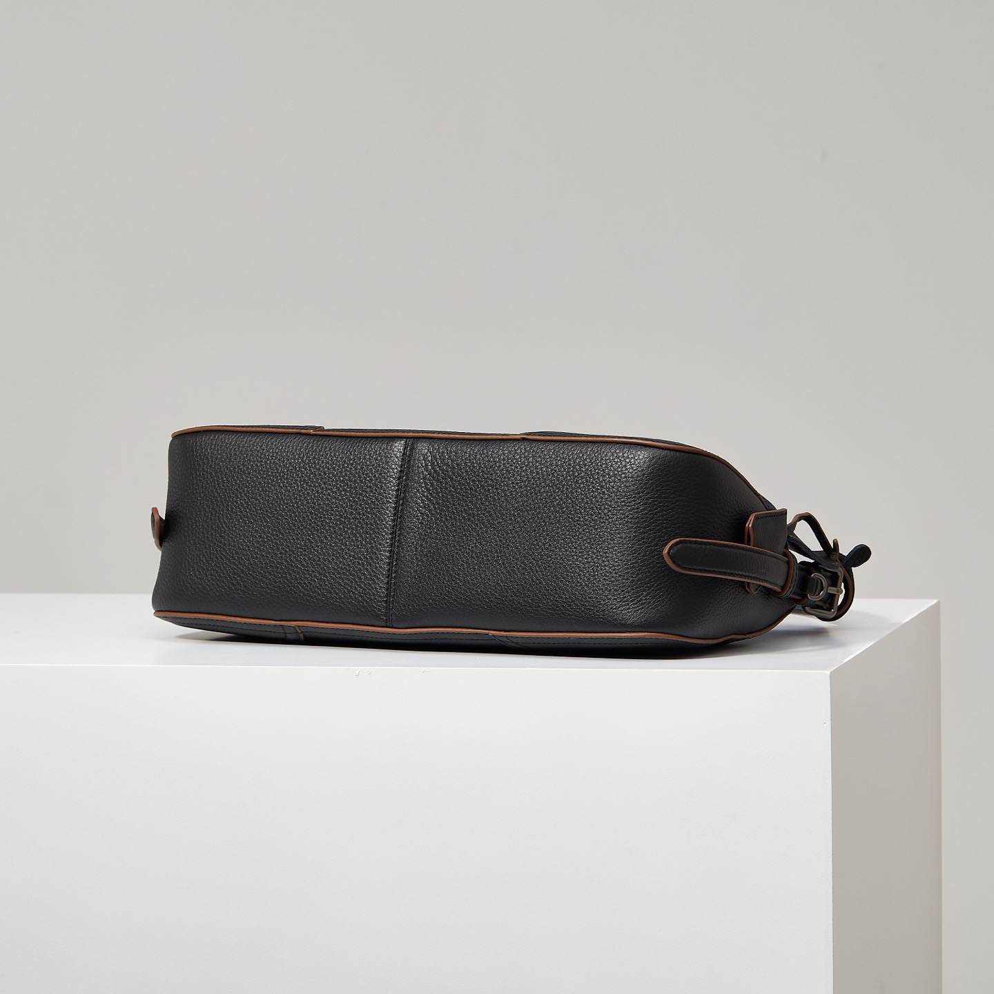 Pra*a Aimèe large leather shoulder bag(HIGH-END GRADE)