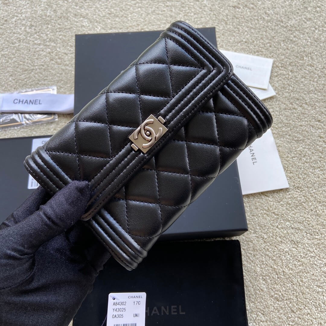 Ch**el boy long wallet