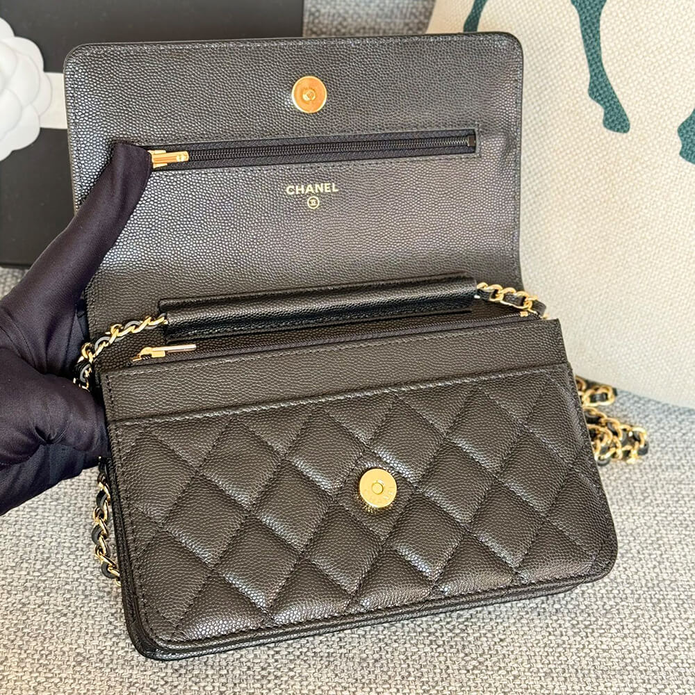 Ch**el classic chain wallet