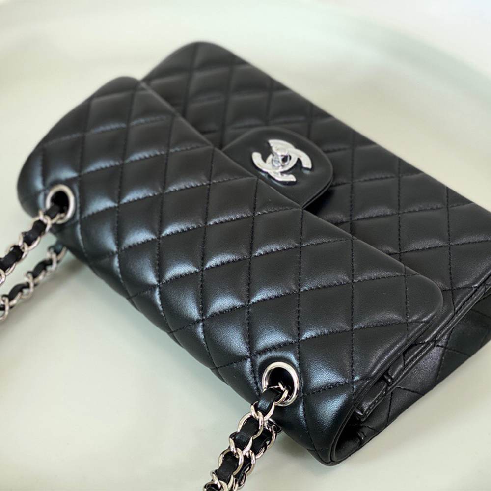 Ch**el SMALL CLASSIC HANDBAG