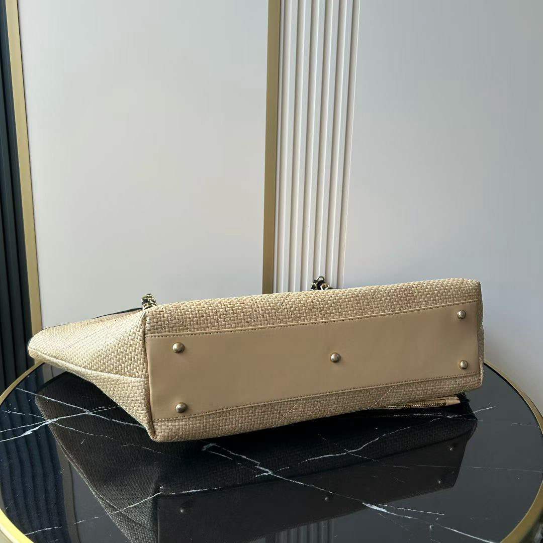 Ch**el MAXI SHOPPING BAG(HIGH-END GRADE)