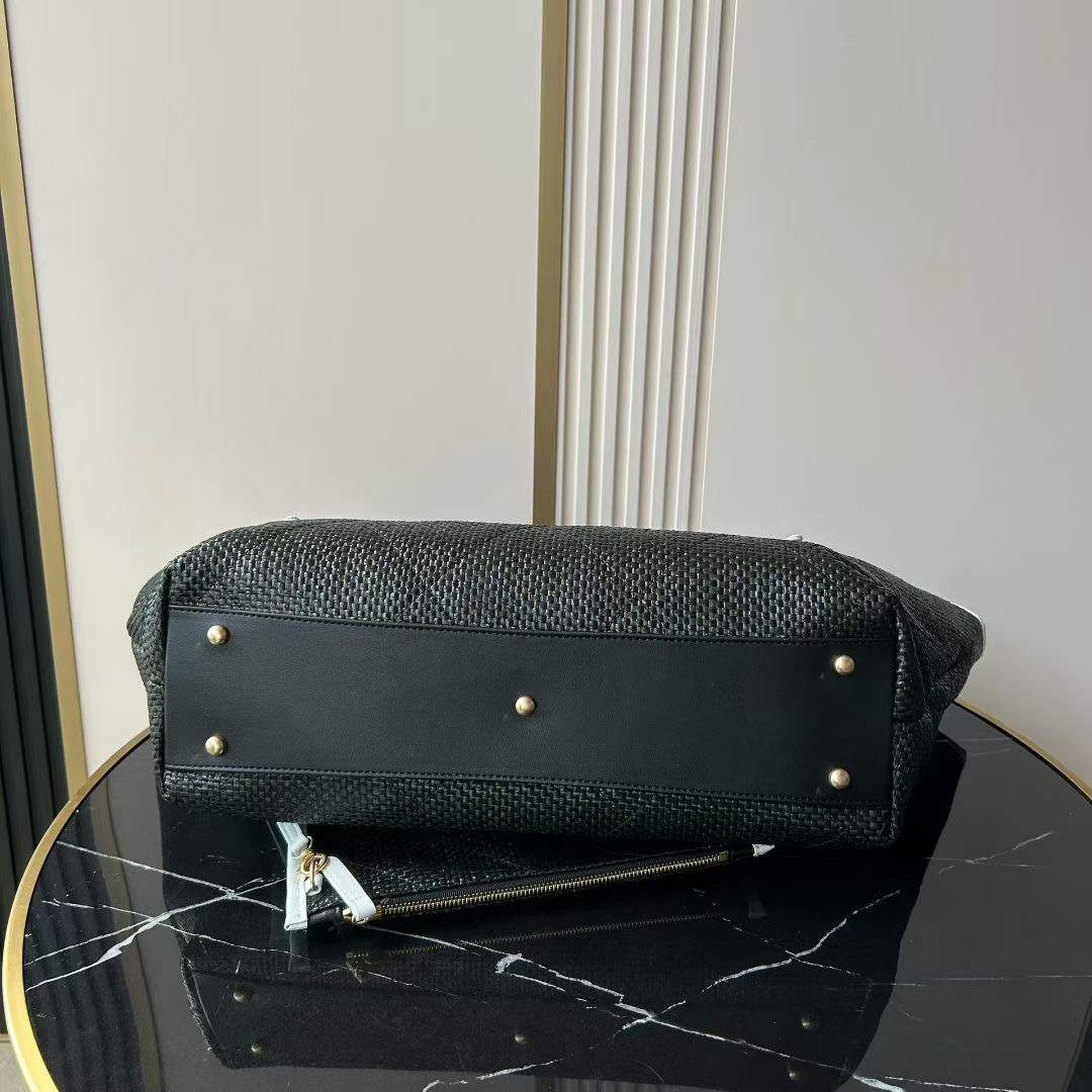 Ch**el MAXI SHOPPING BAG(HIGH-END GRADE)