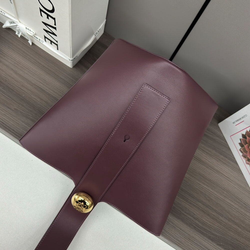 L0ew* Medium Pebble bucket in smooth calfskin(high-end grade)