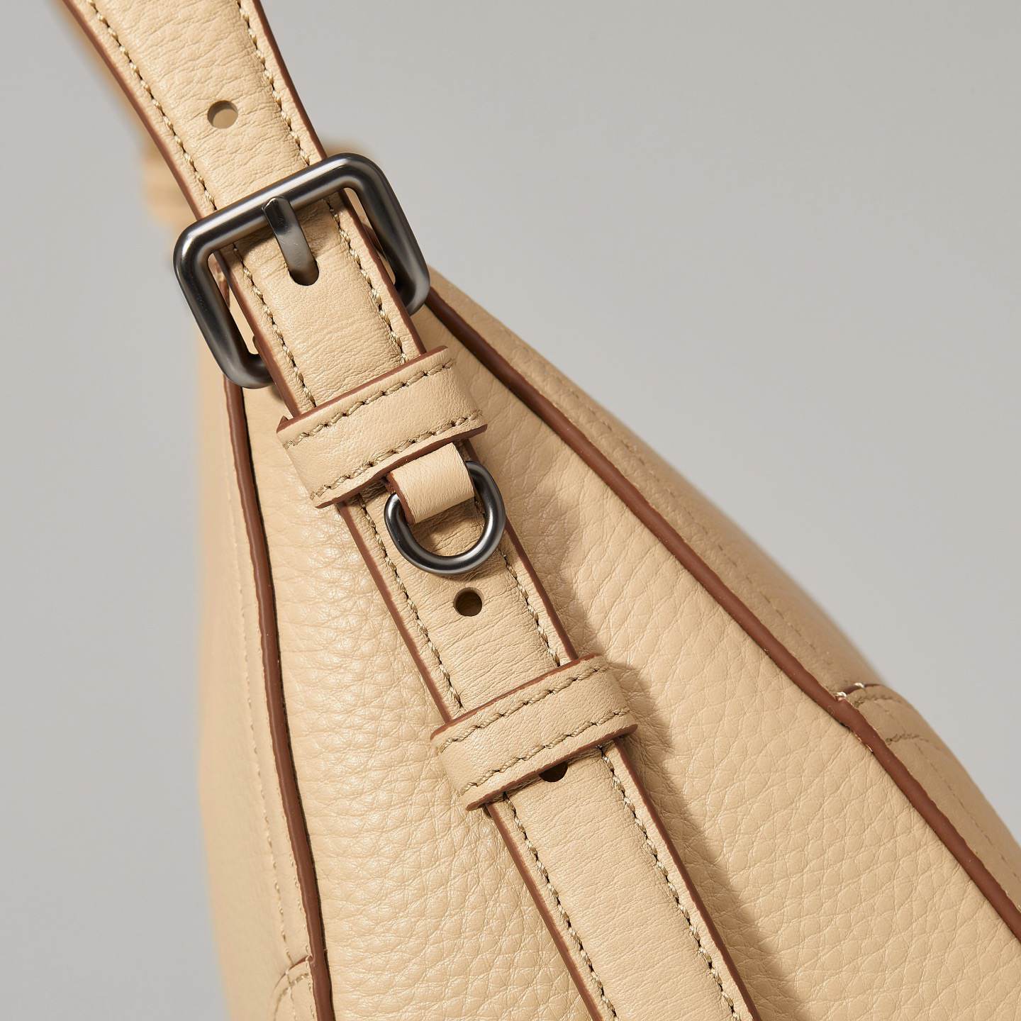 Pra*a Aimèe large leather shoulder bag(HIGH-END GRADE)