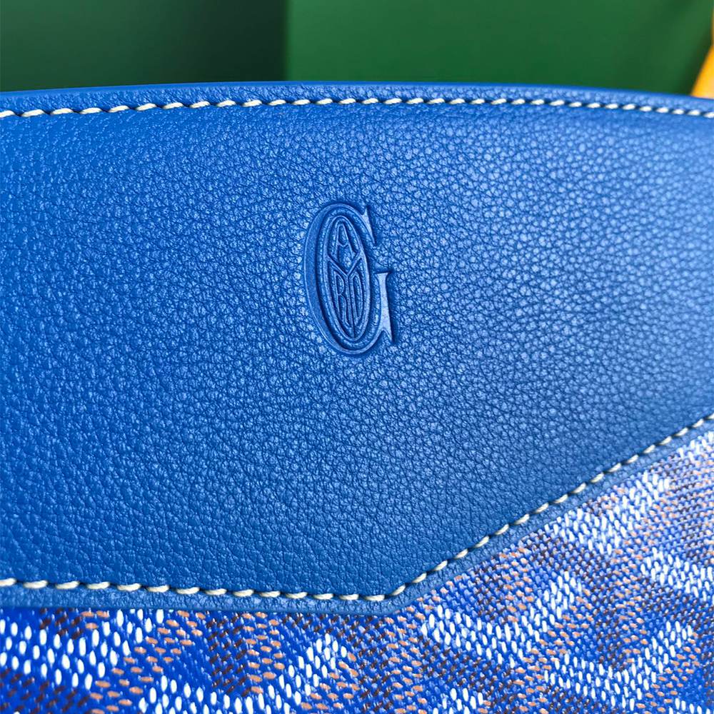 G09ard Structured Roulette PM Bag