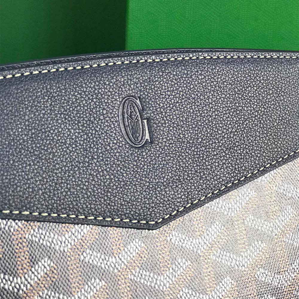G09ard Structured Roulette PM Bag