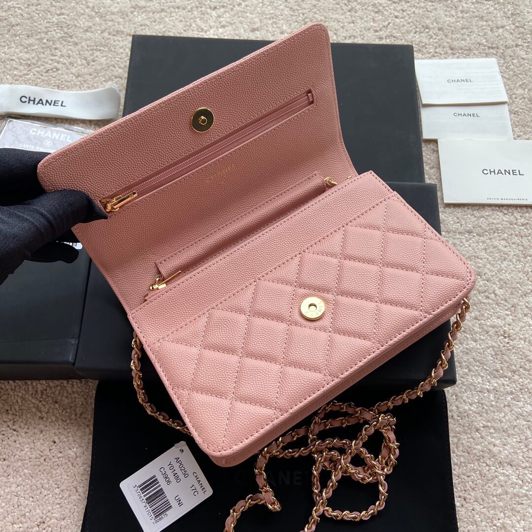 Ch**el classic chain wallet
