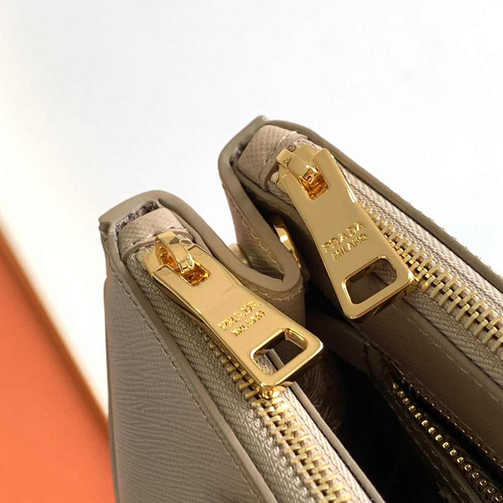 Medium Pra*a Galleria Saffiano leather bag