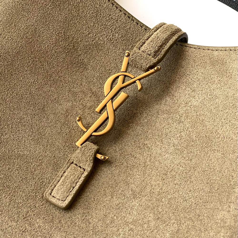 Y51 LE 5 À 7 S*pple small suede