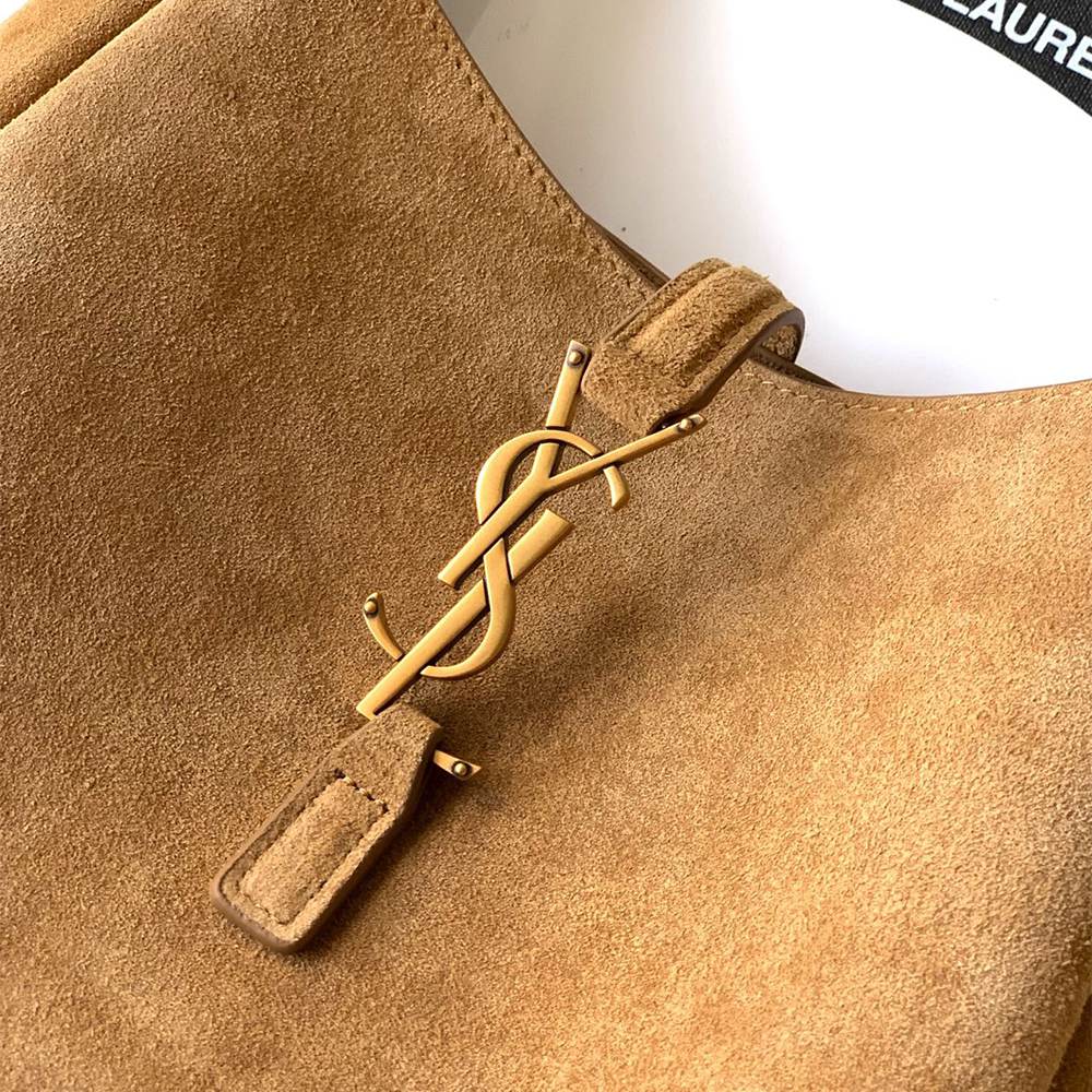 Y51 LE 5 À 7 S*pple small suede