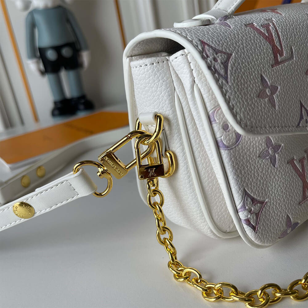 LV Pochette M??tis East West