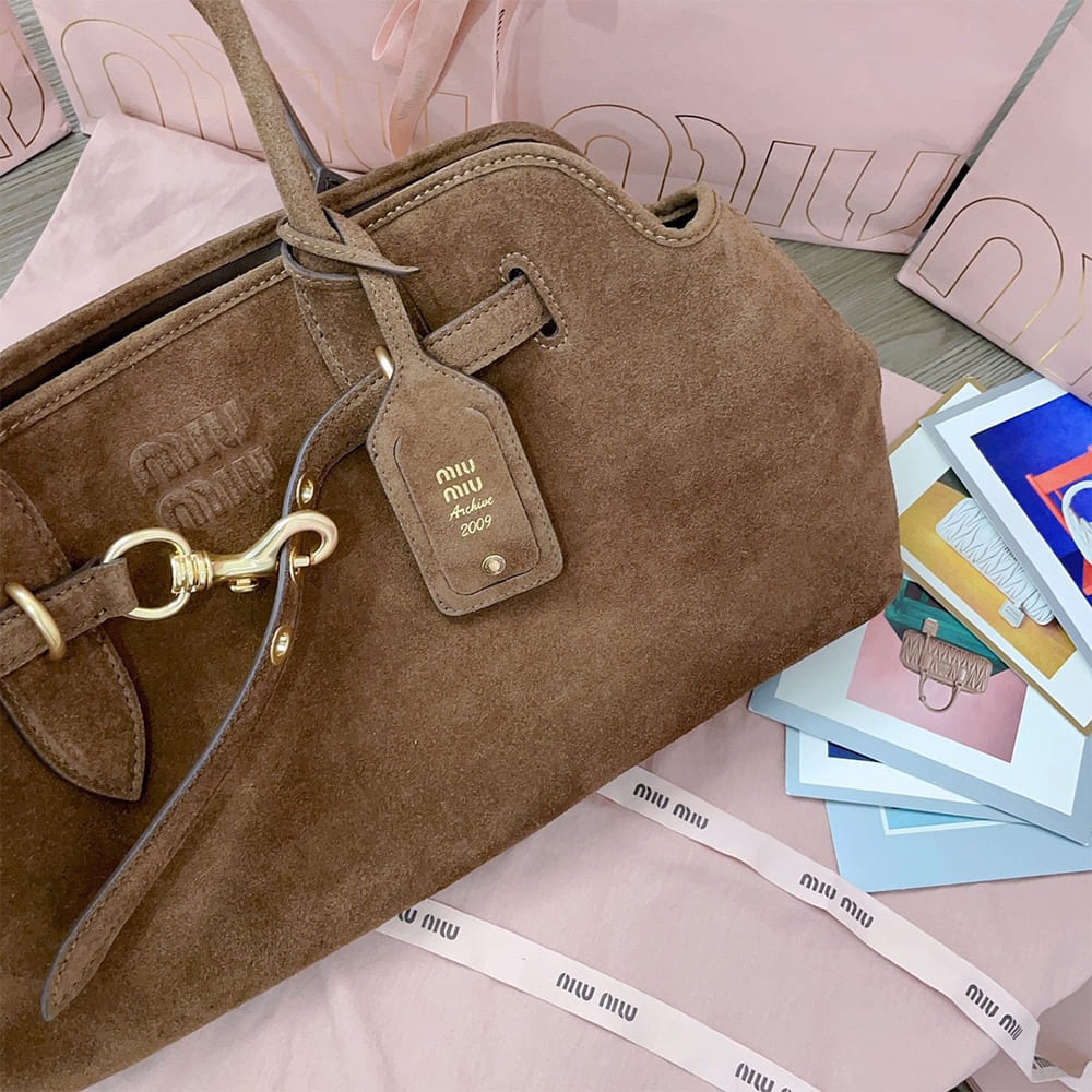 M1um1u Large Aventure suede bag(HIGH-END GRADE)