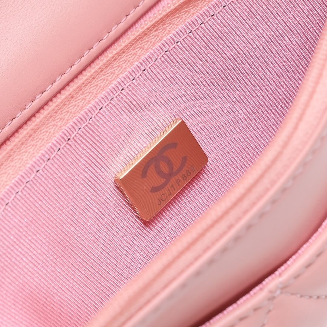 Ch**el classic chain wallet