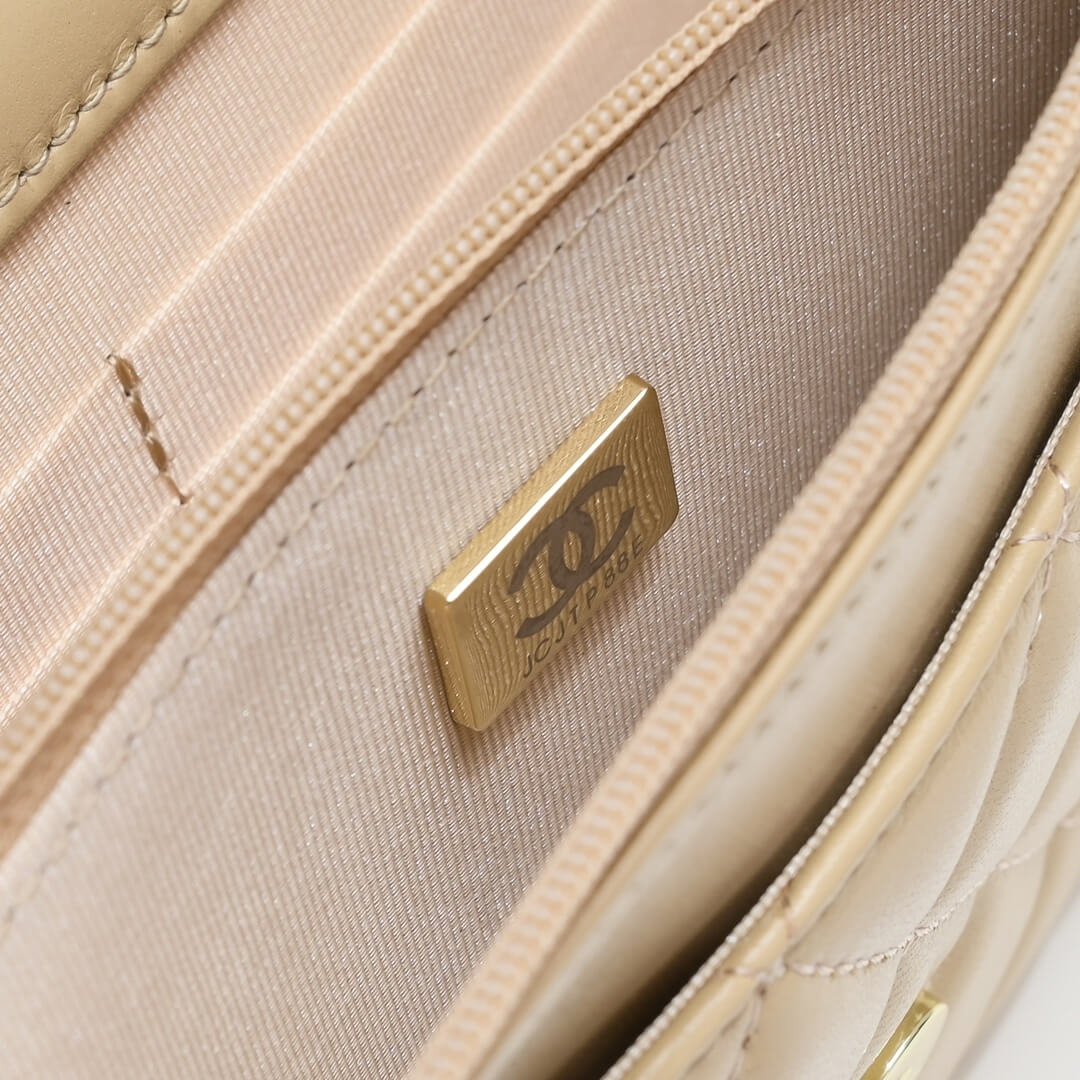 Ch**el classic chain wallet