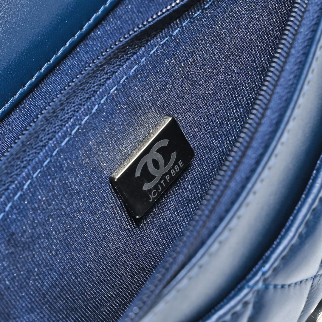 Ch**el classic chain wallet