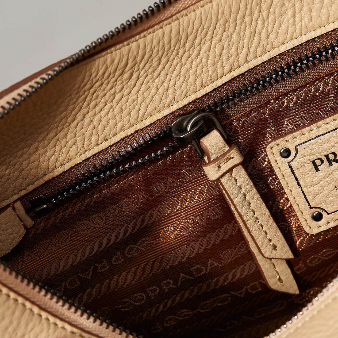 Pra*a Aimèe large leather shoulder bag(HIGH-END GRADE)
