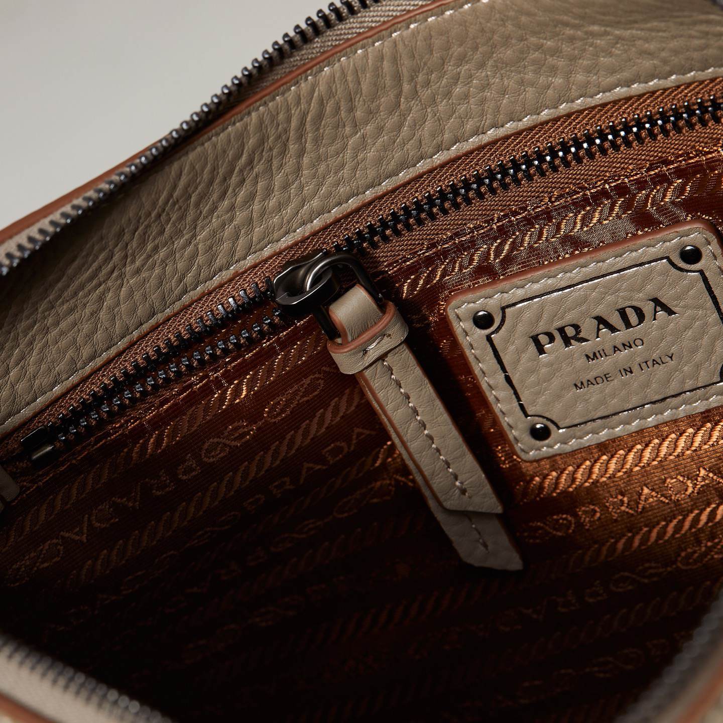Pra*a Aimèe large leather shoulder bag(HIGH-END GRADE)