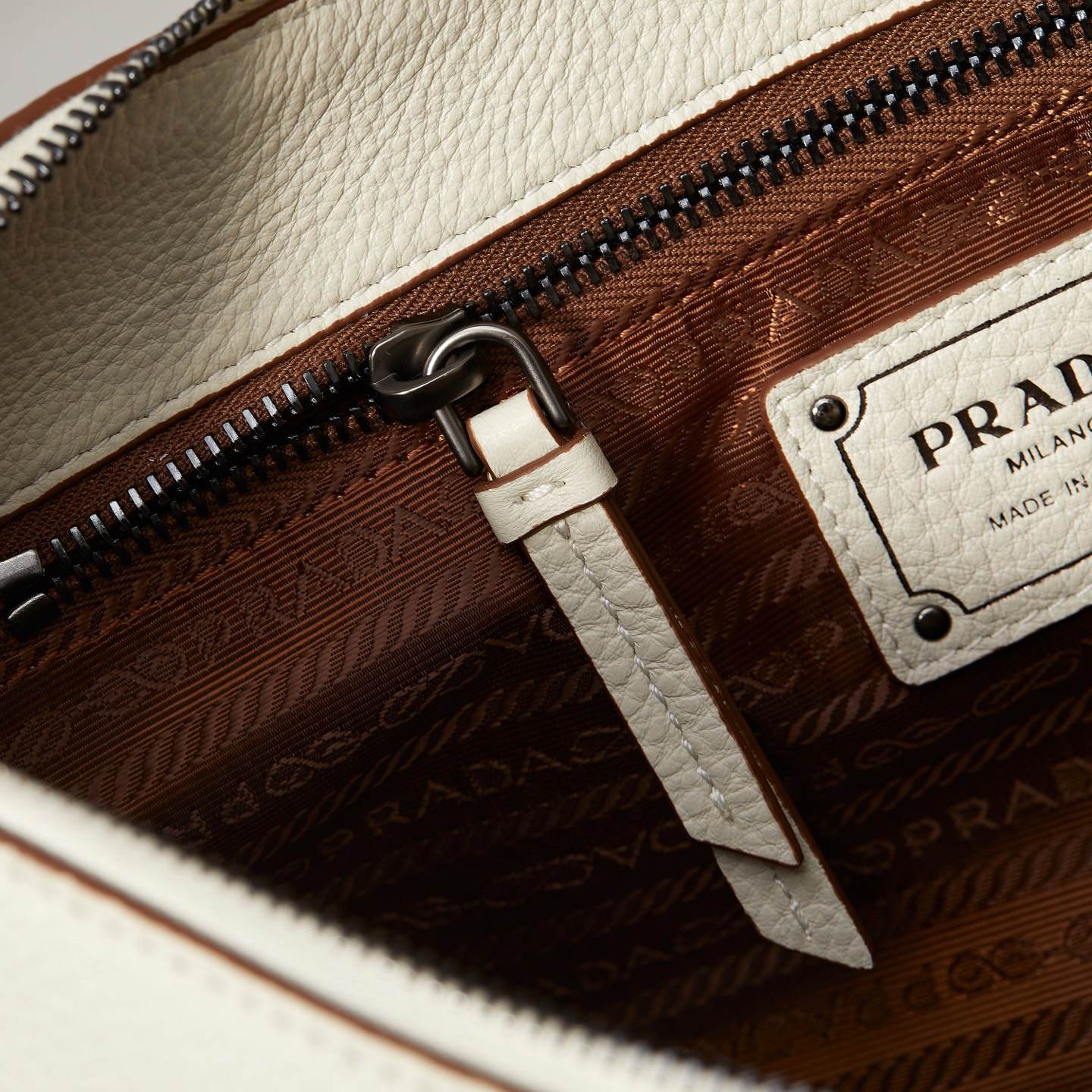 Pra*a Aimèe large leather shoulder bag(HIGH-END GRADE)