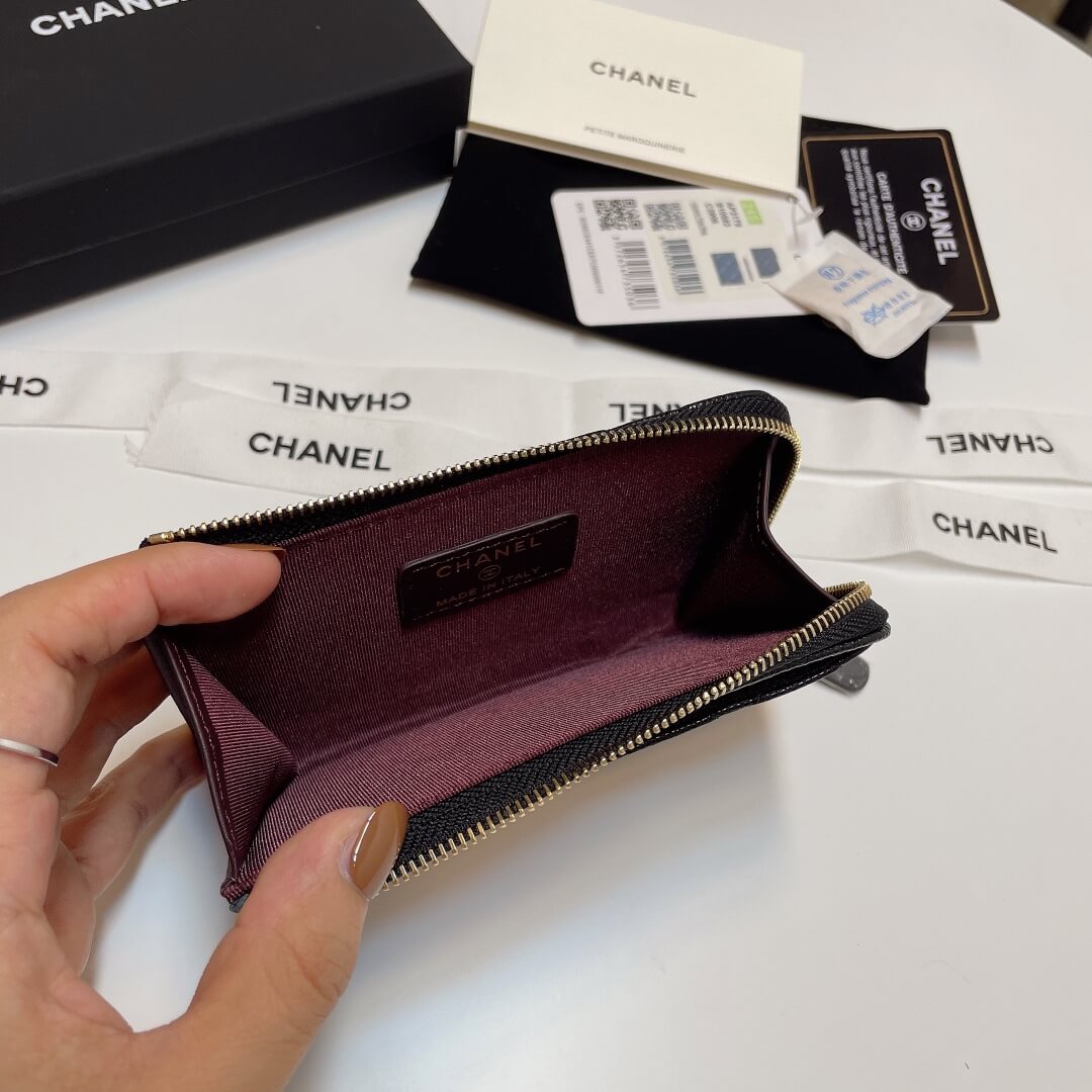 Ch**el Classic Zipped Card Holder