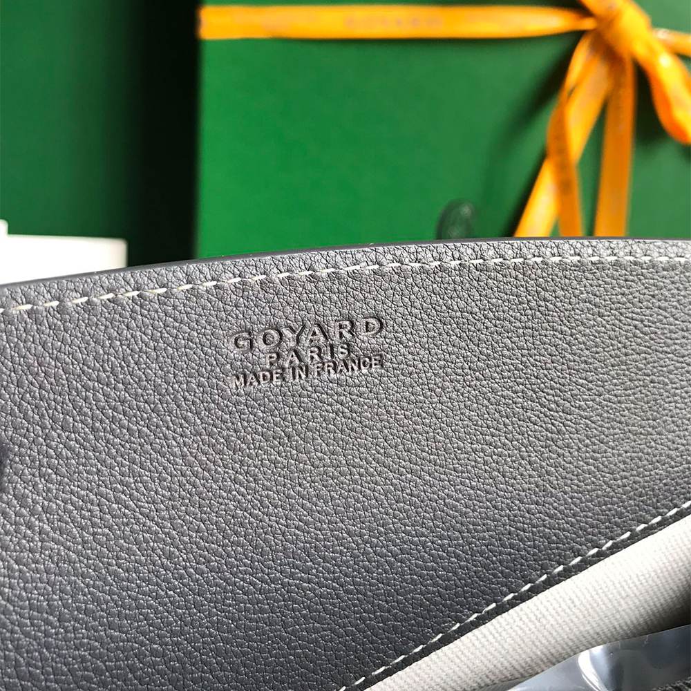 G09ard Structured Roulette PM Bag