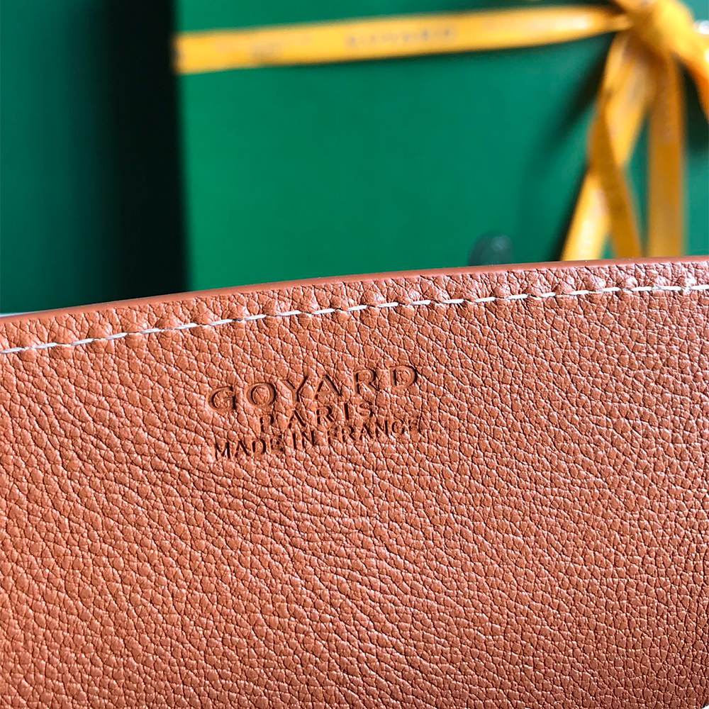 G09ard Structured Roulette PM Bag