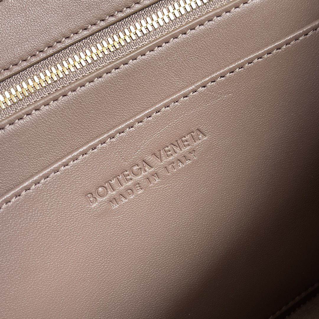 B0tt*ga Ven*ta East-West Andiamo(HIGH-END GRADE)