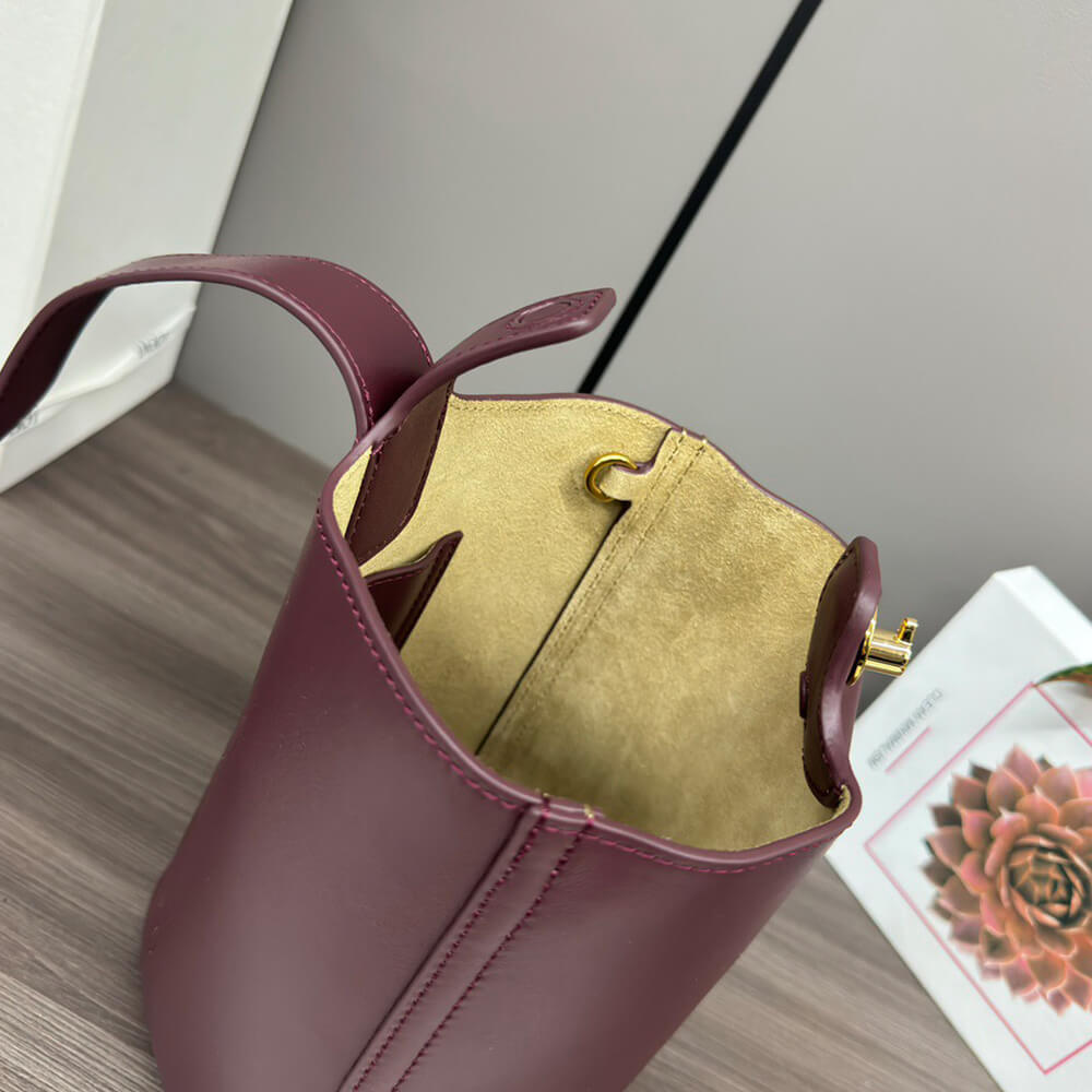 L0ew* Mini Pebble bucket in smooth calfskin(high-end grade)