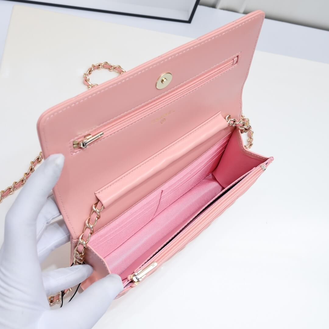 Ch**el classic chain wallet