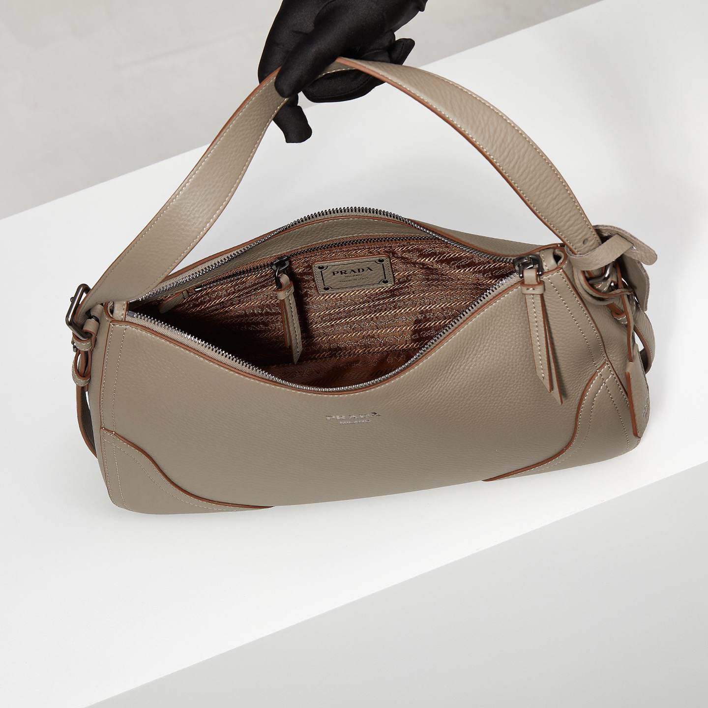 Pra*a Aimèe large leather shoulder bag(HIGH-END GRADE)