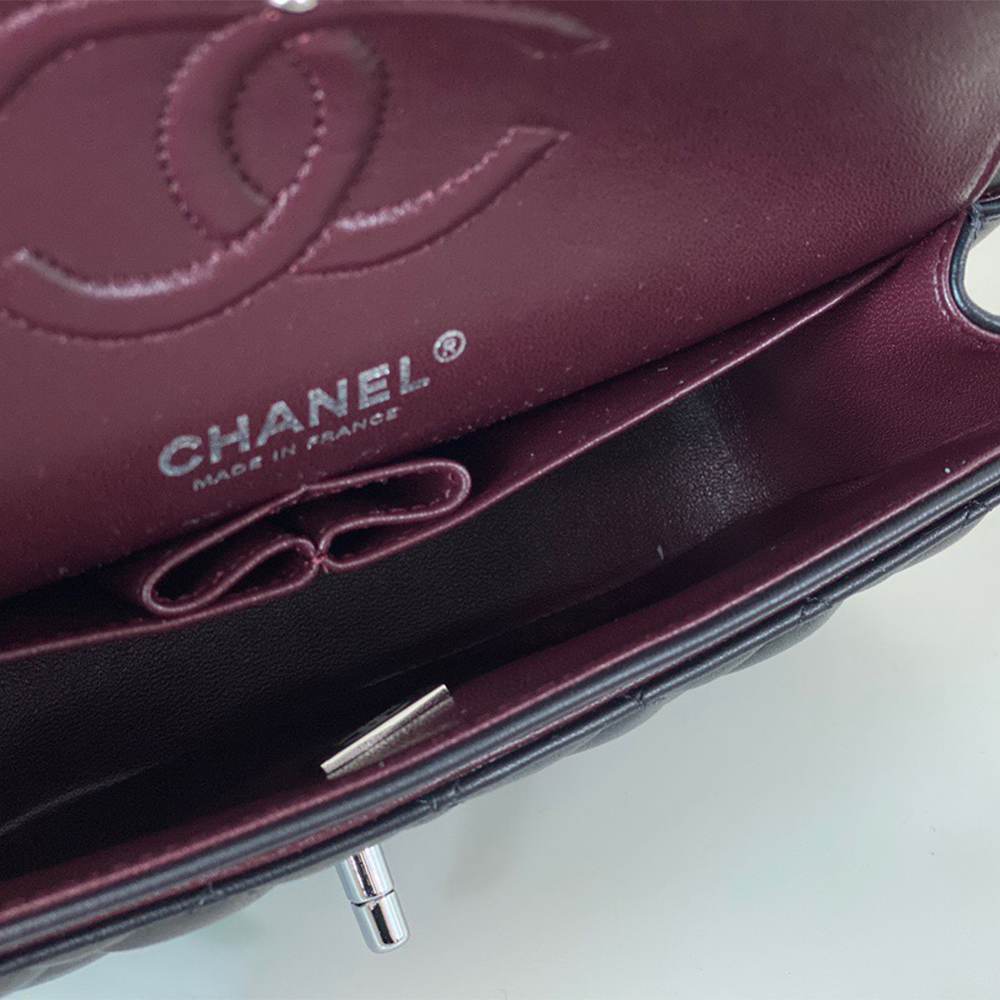 Ch**el SMALL CLASSIC HANDBAG