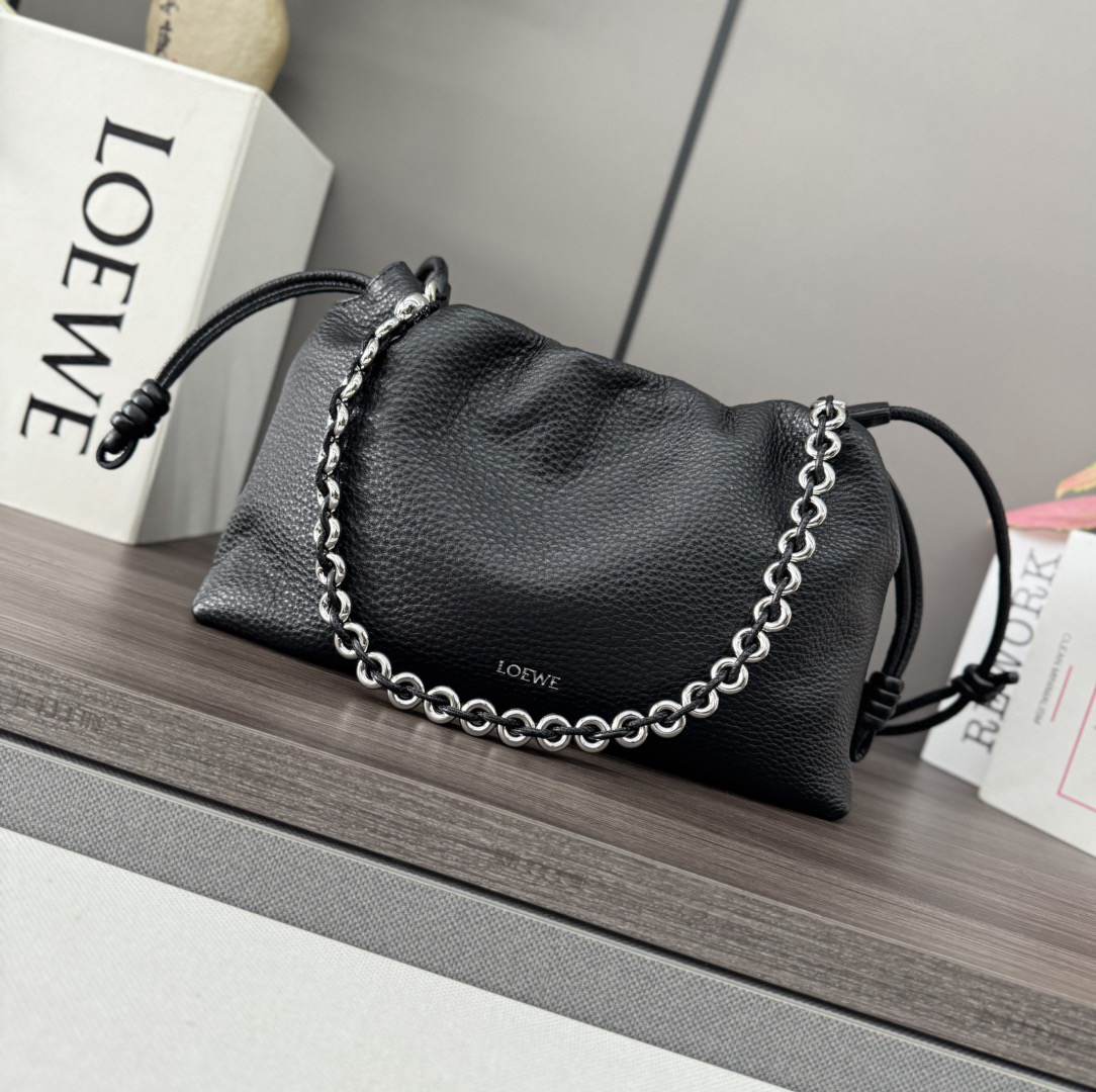 L0ew* Medium Flamenco purse in fine grained calfskin(HIGH-END GRADE)