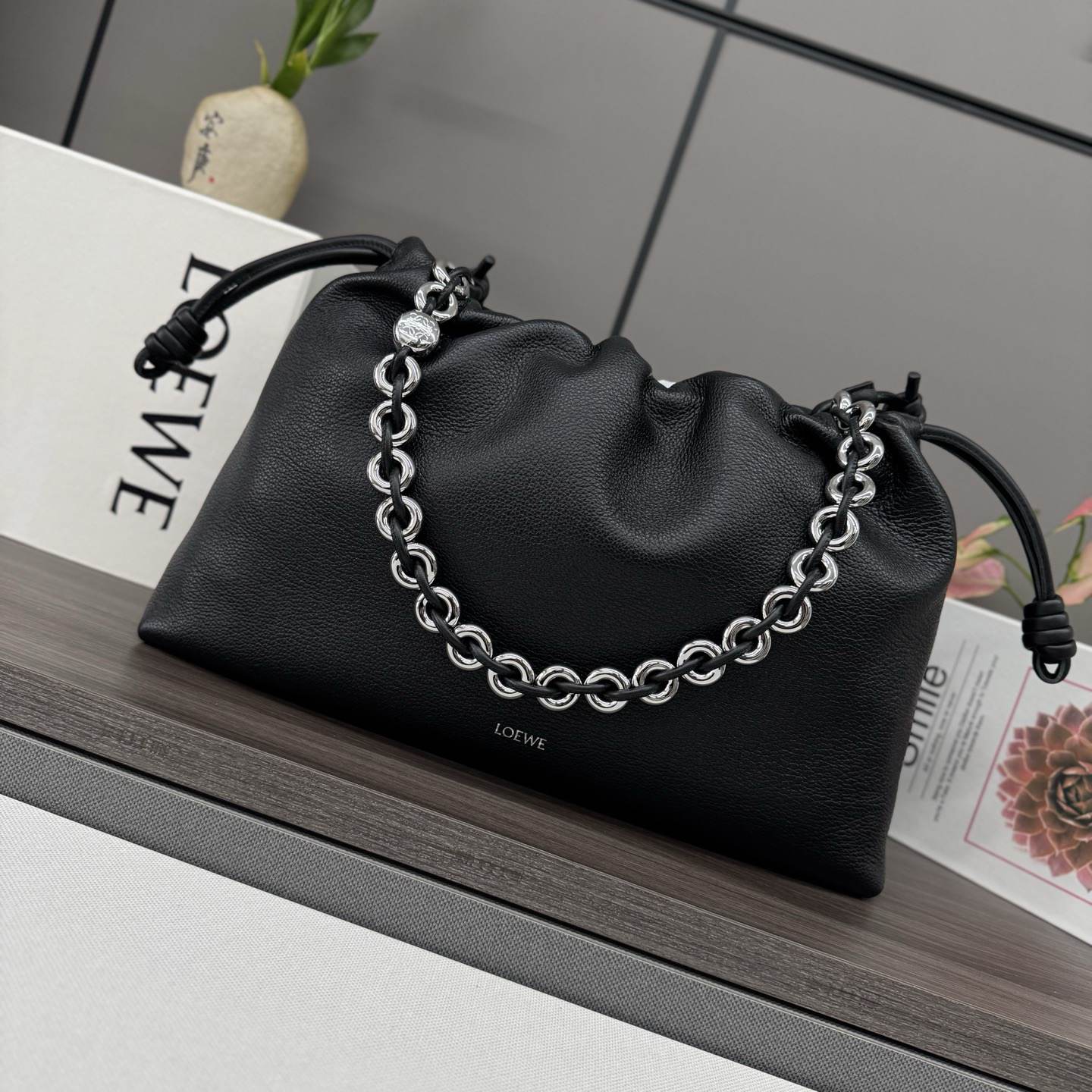 L0ew* Large Flamenco purse in fine grained calfskin(HIGH-END GRADE)