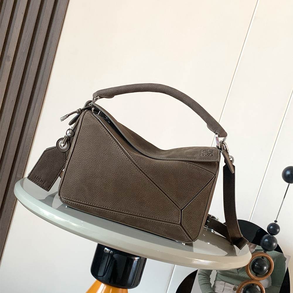 L0ew* Small Featherlight Puzzle bag in grained nubuck(HIGH-END GRADE)