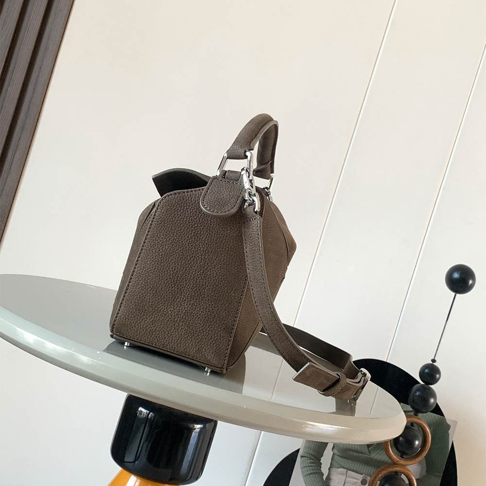 L0ew* Small Featherlight Puzzle bag in grained nubuck(HIGH-END GRADE)