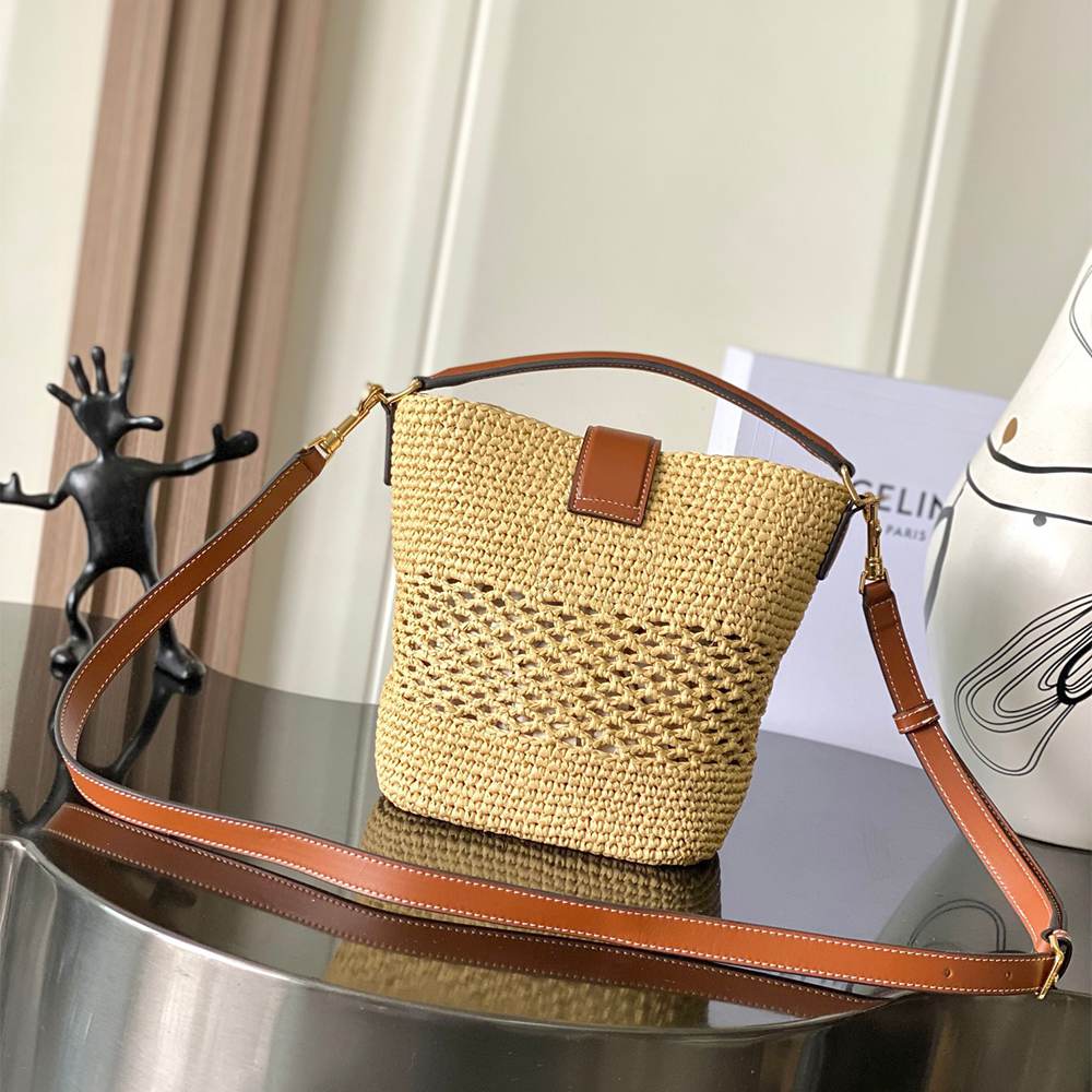Ce1i*e MEDIUM L0visE BUCKET IN RAFFIA AND CALFSKIN(HIGH-END GRADE)