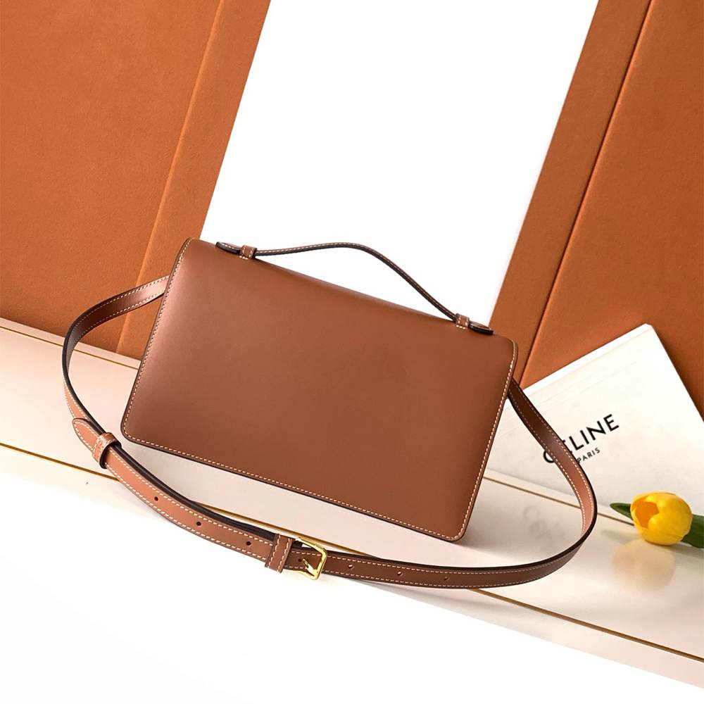 Ce1i*e MEDIUM TRIOMPHE FOLIO IN SHINY CALFSKIN(HIGH-END GRADE)