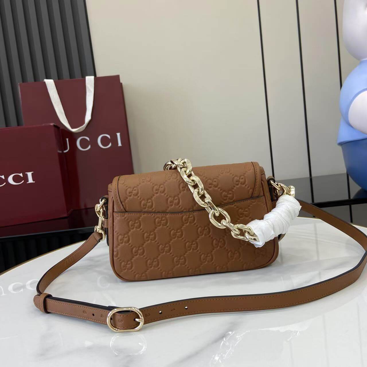 GG Emblem small shoulder bag