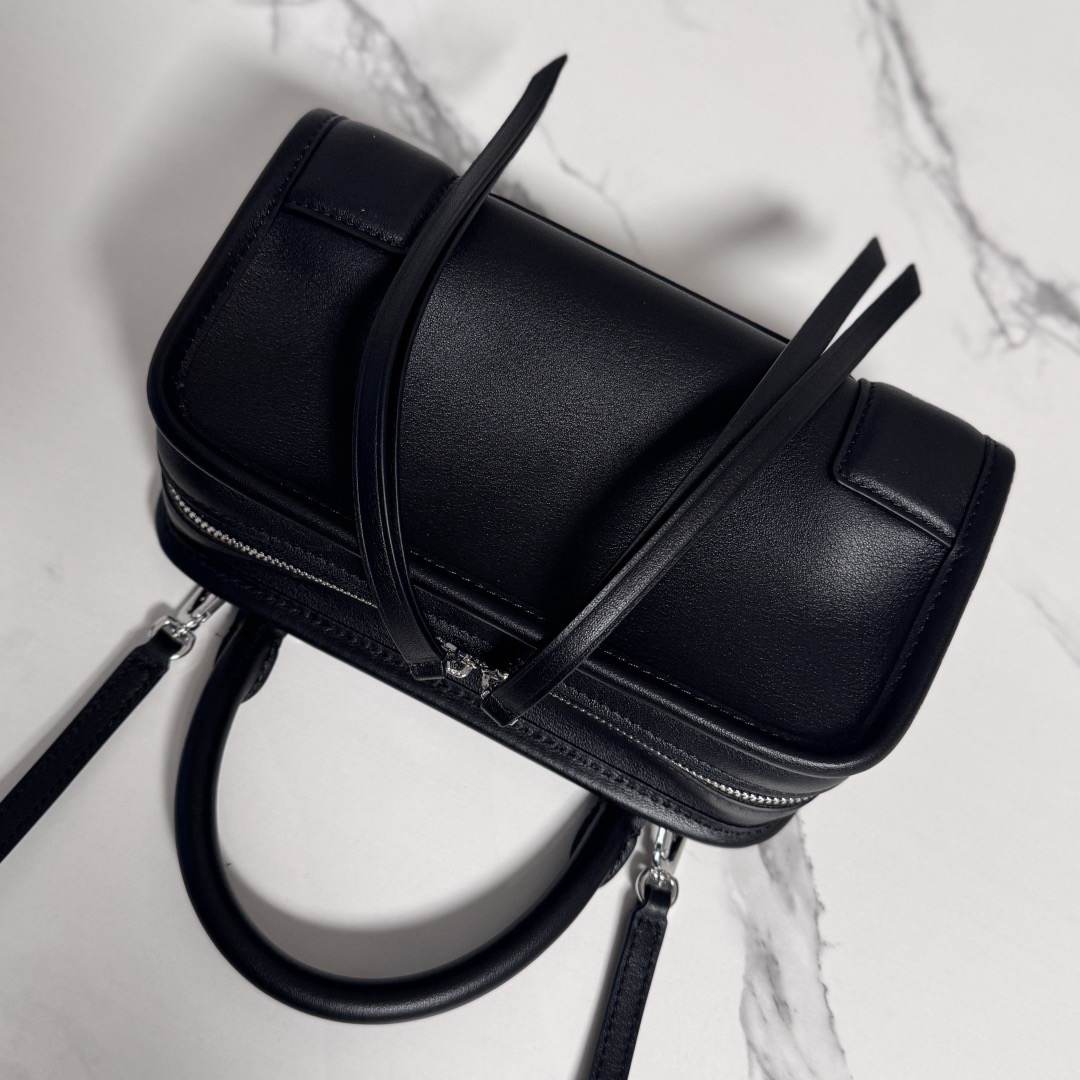 L0ew* Mini Amazona 180 bag in soft calfskin(HIGH-END GRADE)