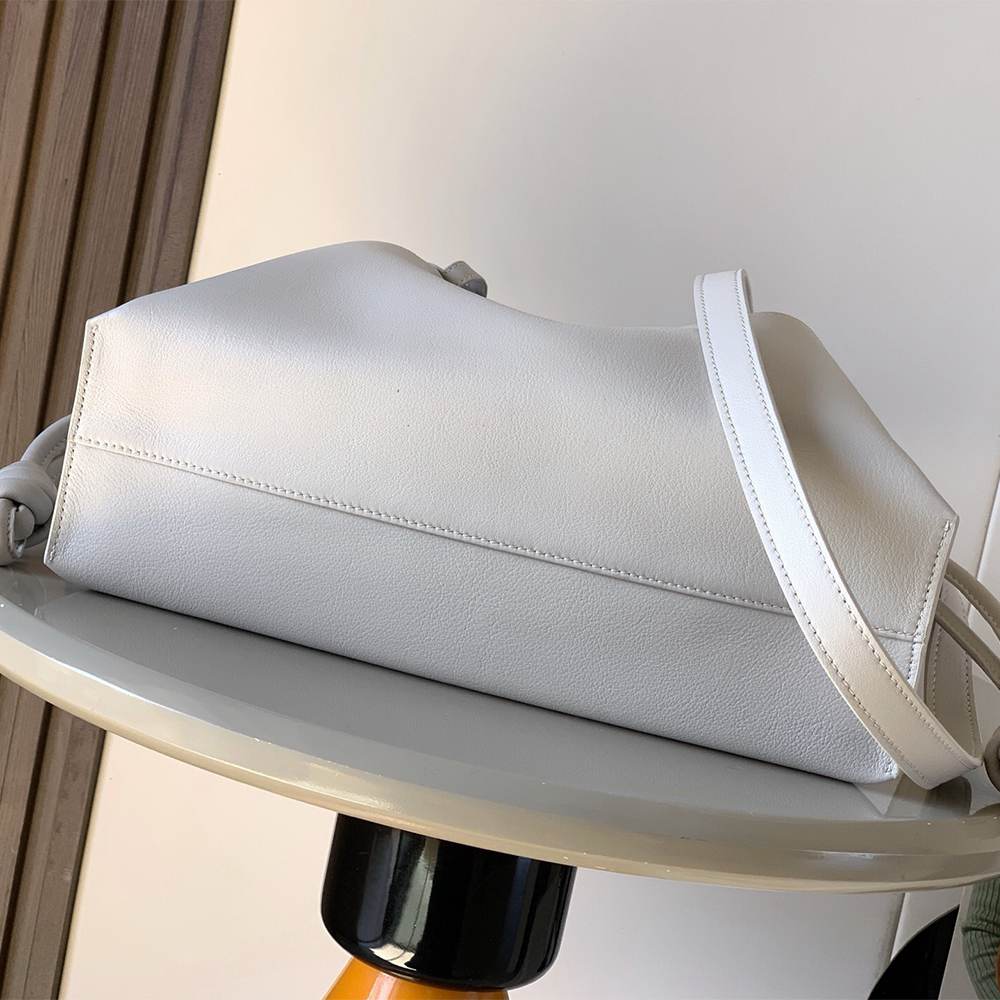 L0ew* Panta medium Flamenco clutch in shiny calfskin(HIGH-END GRADE)