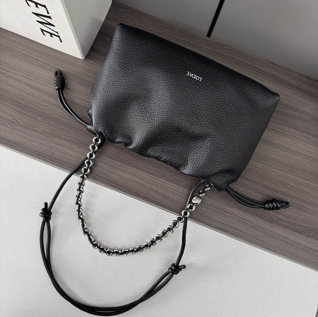 L0ew* Medium Flamenco purse in fine grained calfskin(HIGH-END GRADE)