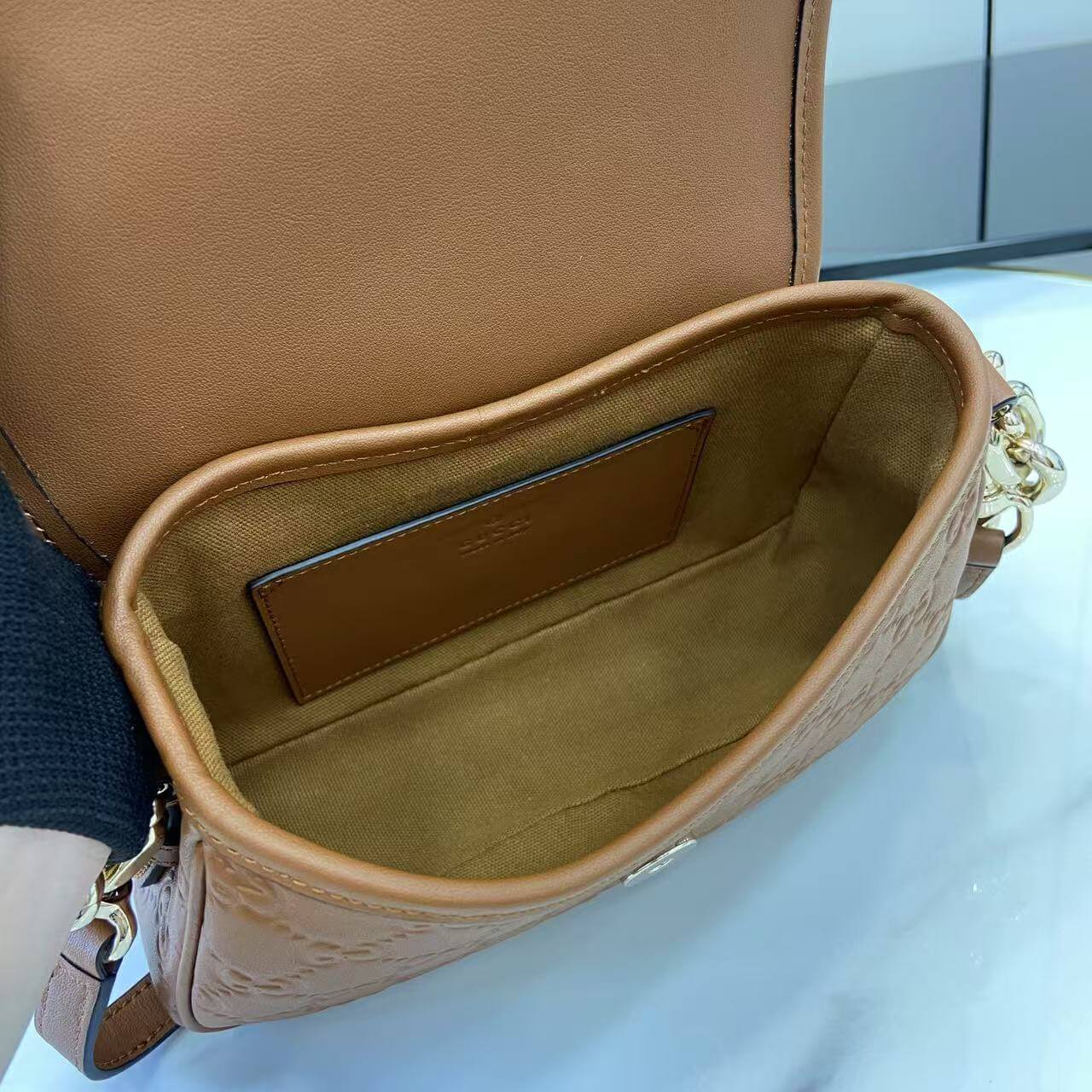 GG Emblem small shoulder bag