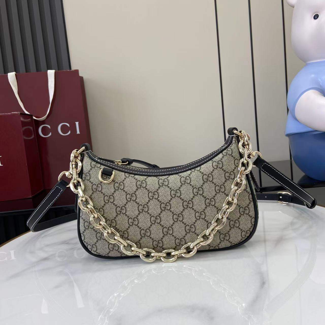 GG Emblem small shoulder bag