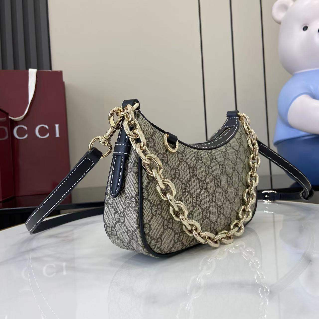 GG Emblem small shoulder bag