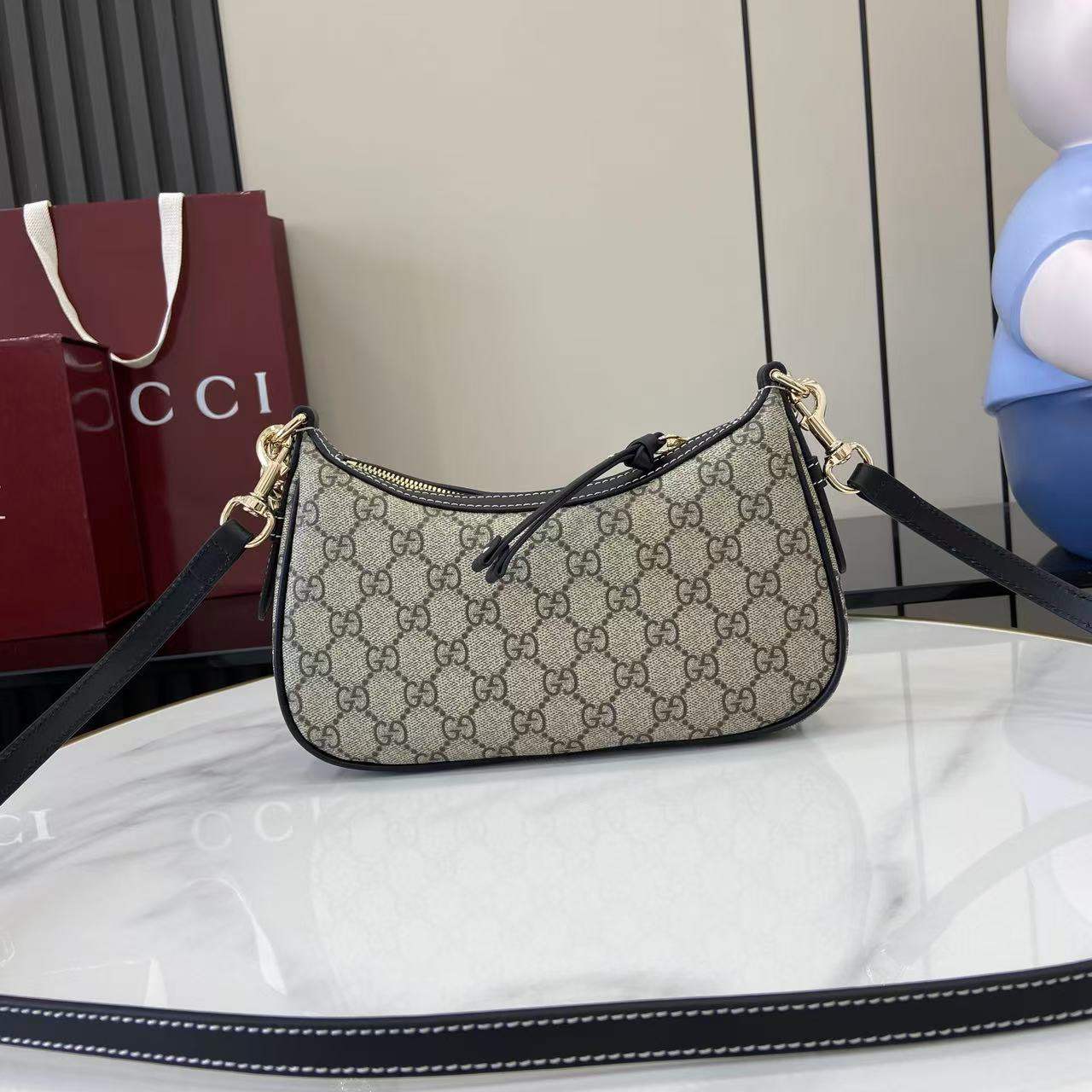 GG Emblem small shoulder bag