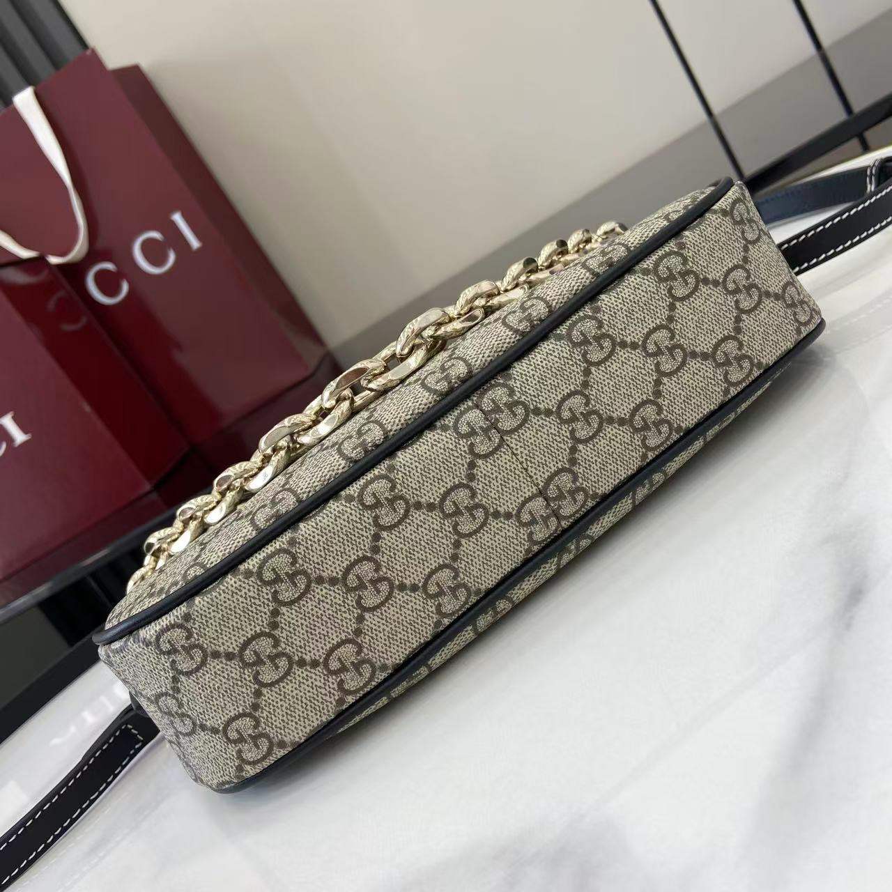 GG Emblem small shoulder bag