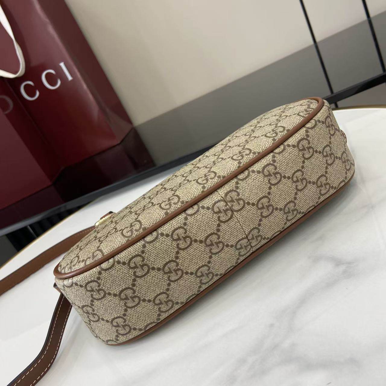 GG Emblem small shoulder bag