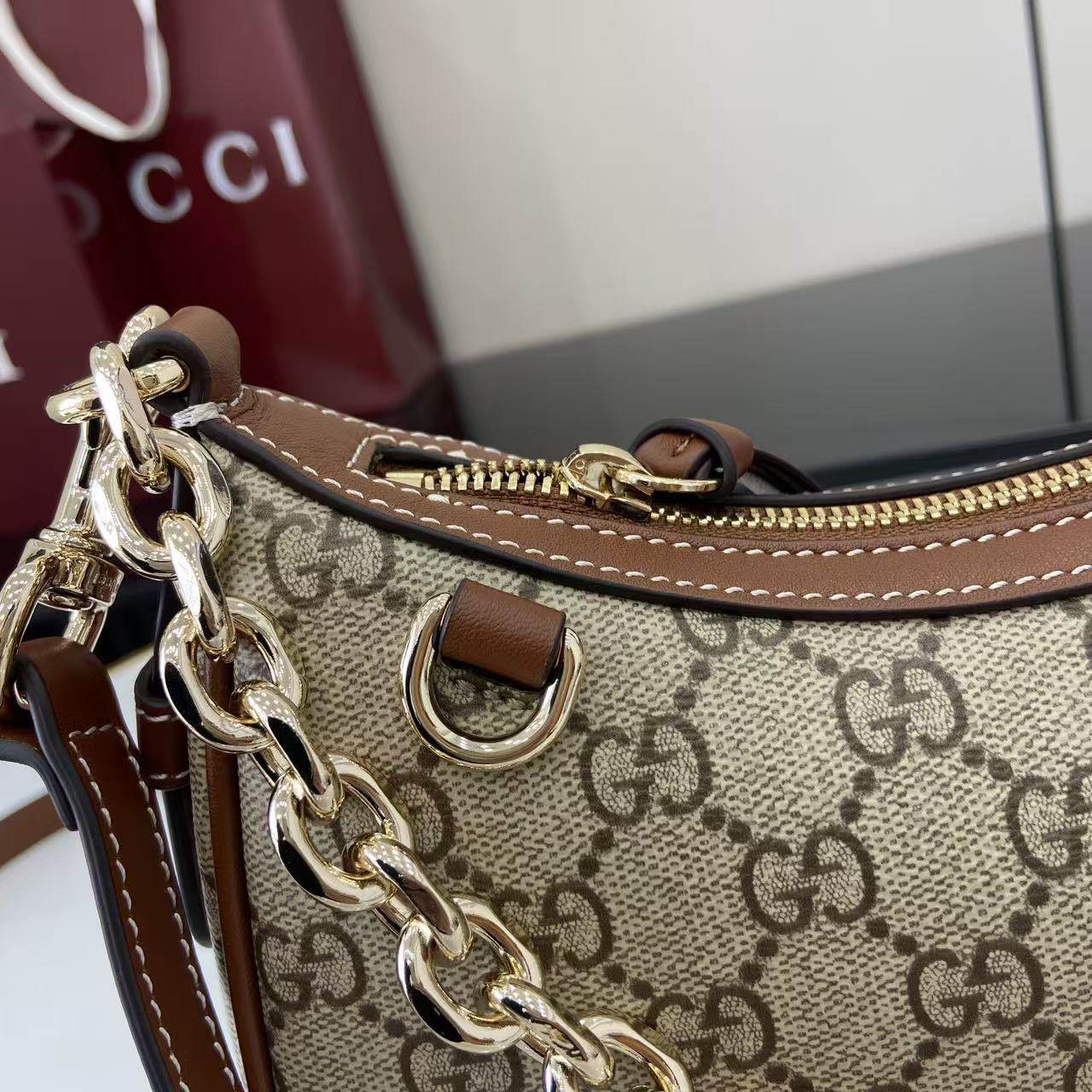 GG Emblem small shoulder bag