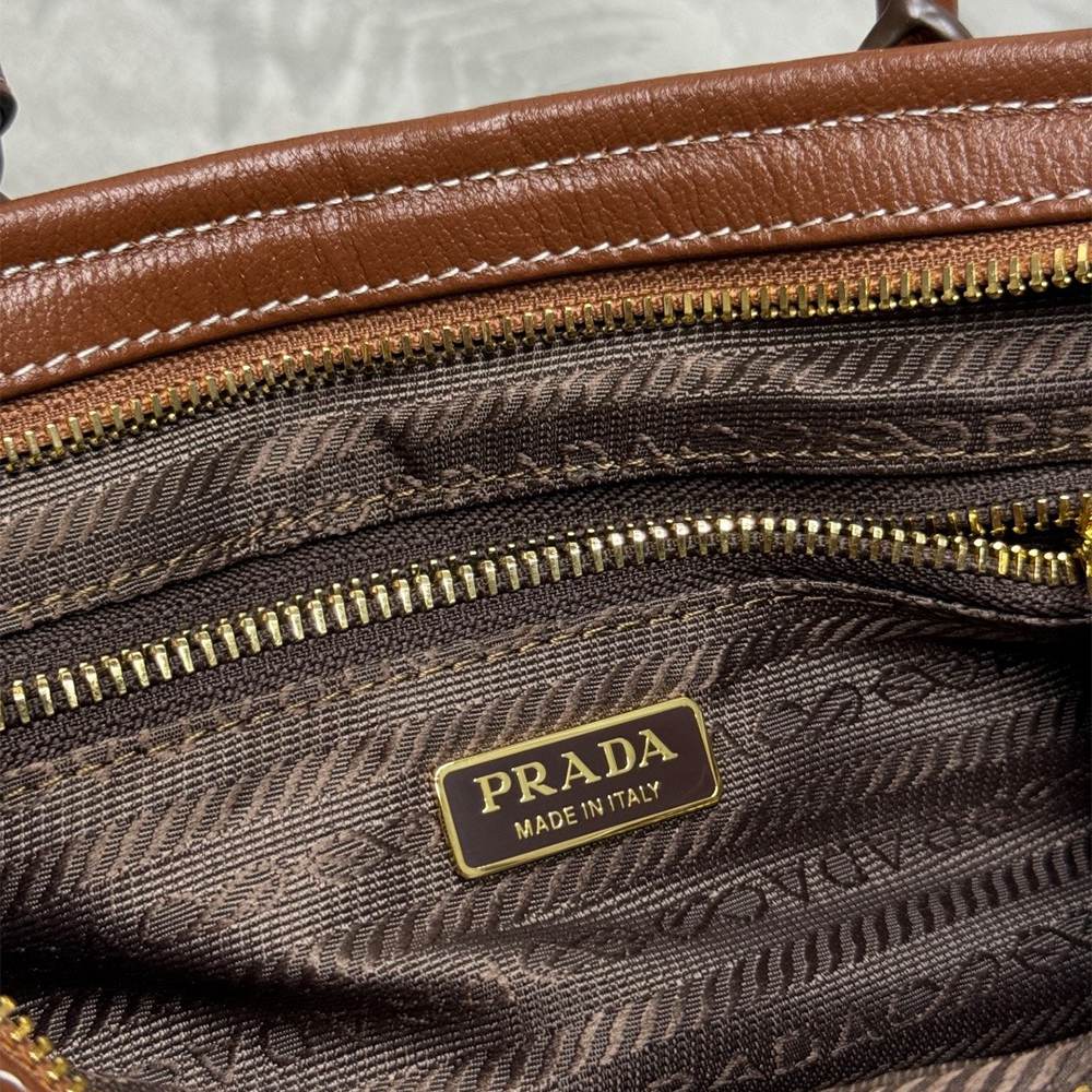 Pra*a Bonnie small linen and leather handbag(HIGH-END GRADE)